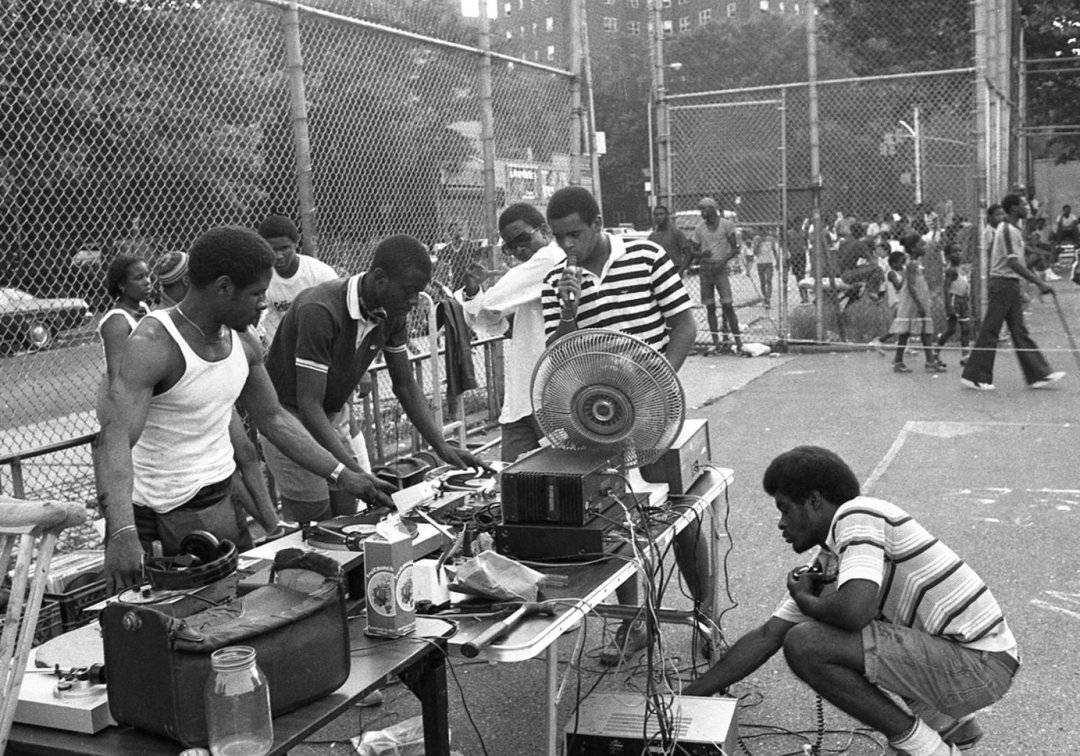South Bronx, Park Jam, 1984 (© Henry Chalfant) Stories of HipHop im Schmuckmuseum Pforzheim vom 30.3.–29.6.2025