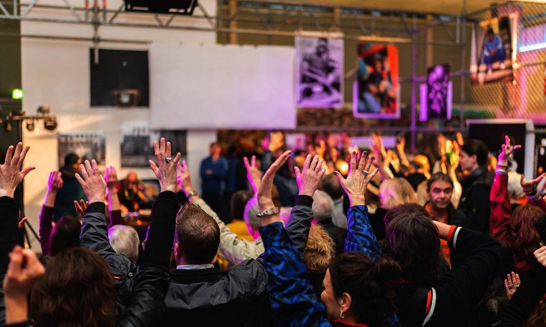 Ausstellungseröffnung Stories of HipHop (© SMP, Foto: Leonardo Formaro) Stories of HipHop im Schmuckmuseum Pforzheim vom 30.3.–29.6.2025
